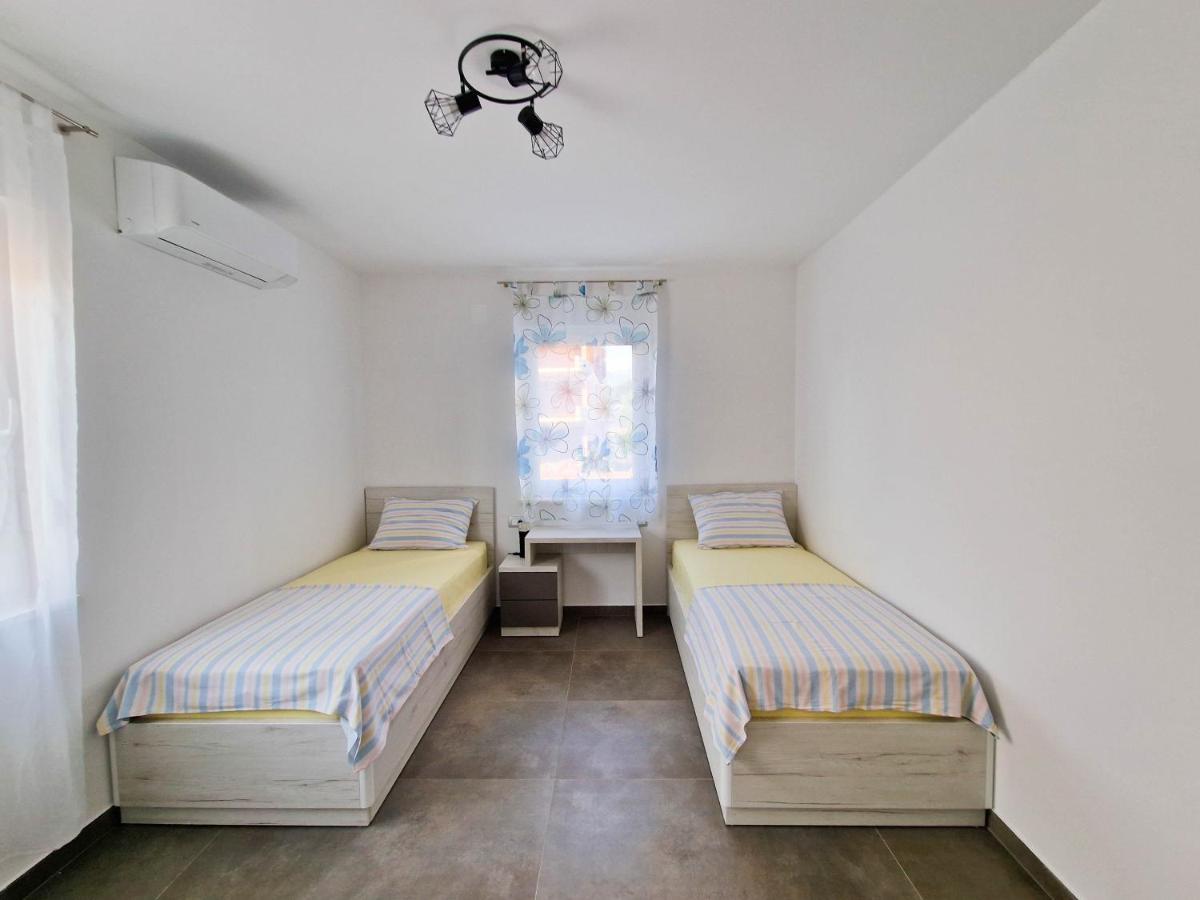 Villa Poseidon โนวาลยา ภายนอก รูปภาพ