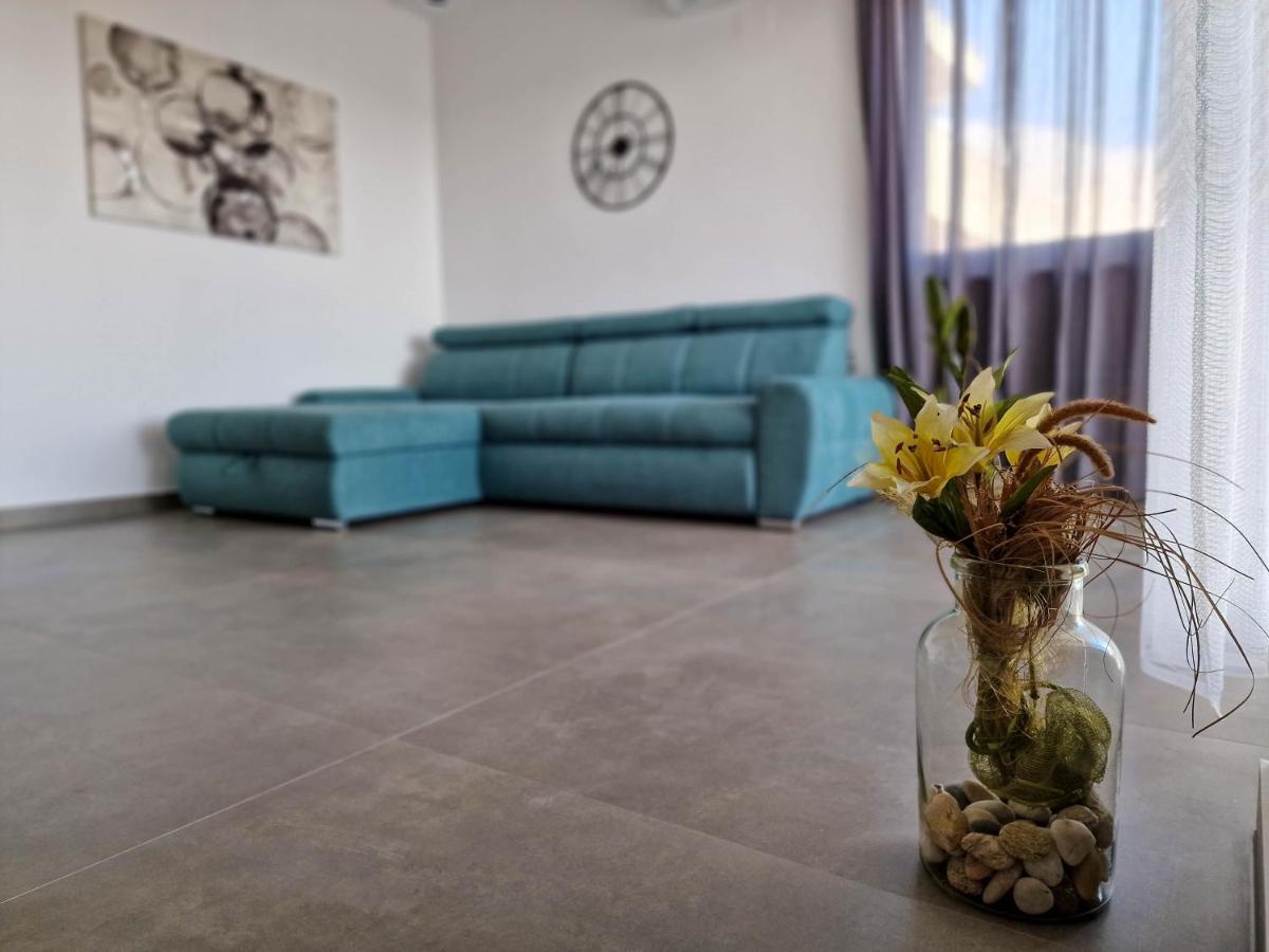 Villa Poseidon โนวาลยา ภายนอก รูปภาพ