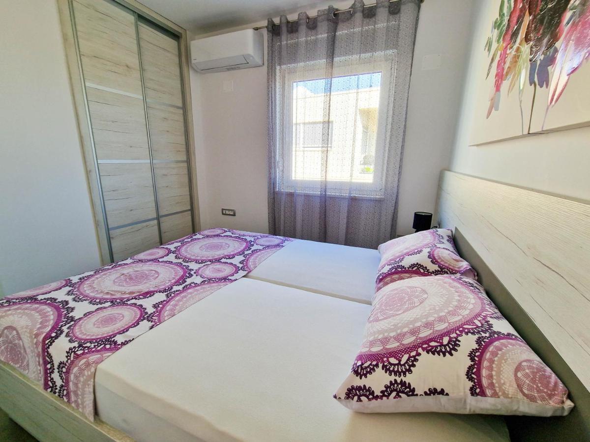 Villa Poseidon โนวาลยา ภายนอก รูปภาพ