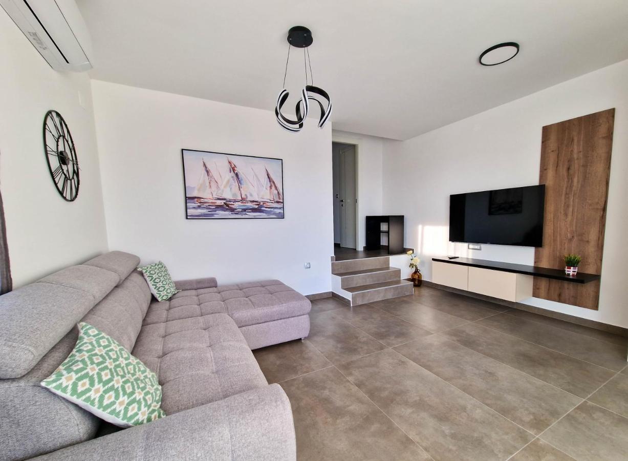 Villa Poseidon โนวาลยา ภายนอก รูปภาพ