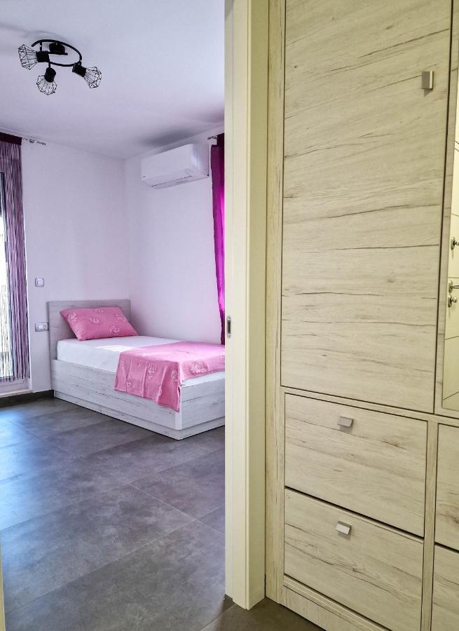 Villa Poseidon โนวาลยา ภายนอก รูปภาพ
